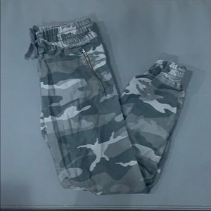 Camouflage cargo joggers